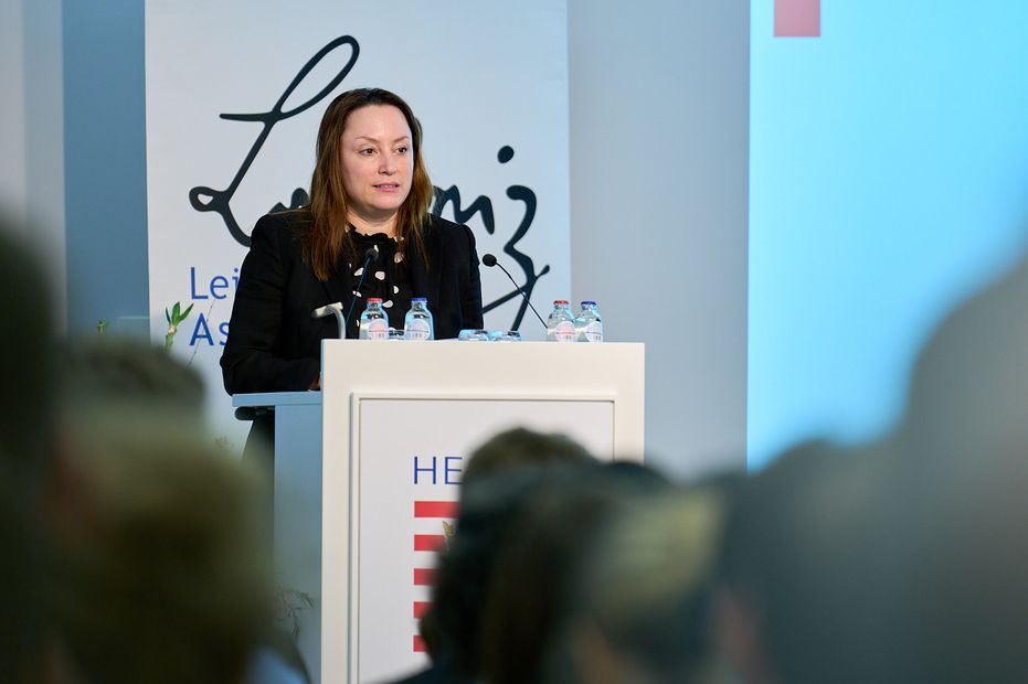Rebecca C. Schmidt ©Hessische Landesvertretung/Bruno Maes Rebecca C. Schmidt begrüßt zum 28. Crisis Talk.