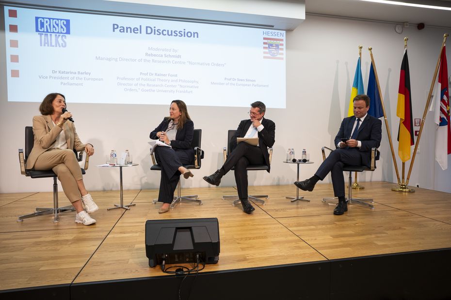 Dr. Katharina Barley, Rebecca C. Schmidt, Prof. Dr. Rainer Forst, MdEP Prof. Dr. Sven Simon ©HESSISCHE LANDESVERTRETUNG IN BRÜSSEL/ZACARIAS GARCIA
